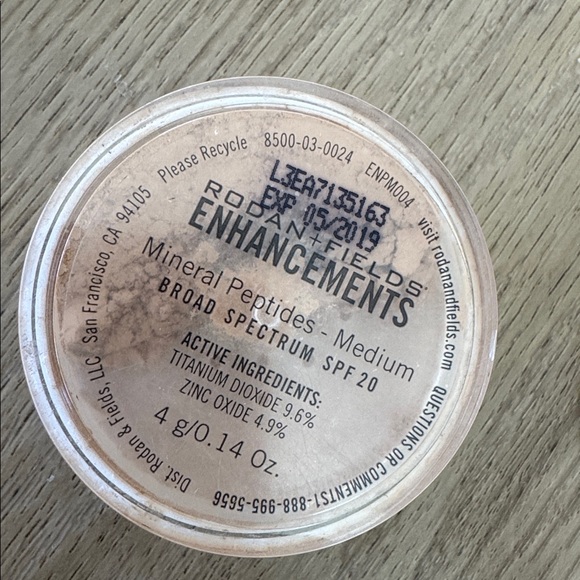 Jane Iredale Glow Time and Golden Shimmer Set with Brush Bundle - Picture 2 of 3